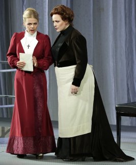 Mezzo-Soprano Jennifer Johnston as Mrs Grose, Credit: Teatro alla Scala