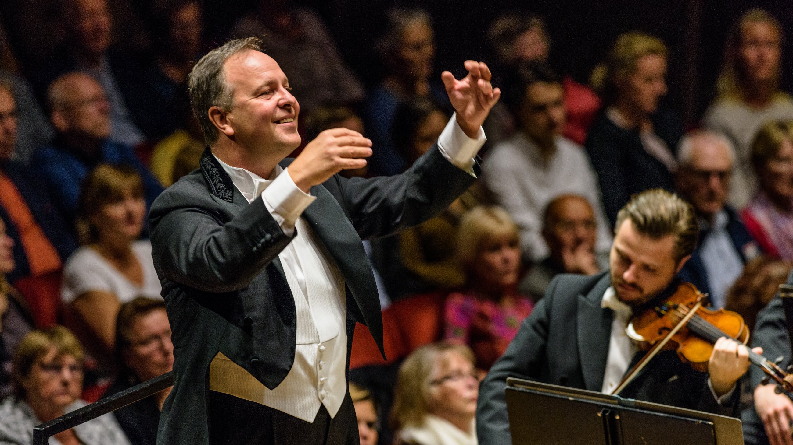 Sakari Oramo leads the Karajan Academy HarrisonParrott