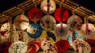 Japanese umbrellas ©Pexels