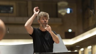 Pablo Heras-Casado conducting by BR / Astrid Ackermann