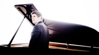 Javier Perianes_004_credits to Marco Borggreve.jpg