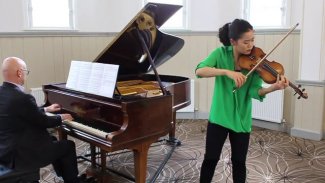 Esther Yoo- Tchaikovsky: “Danse Russe” Thumbnail