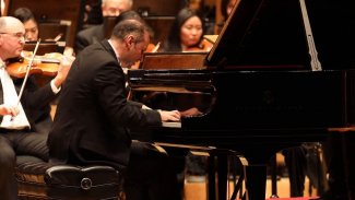 Pablo Heras-Casado- Rachmaninov Piano Concerto No.3 // Simon Trpčeski, piano Thumbnail