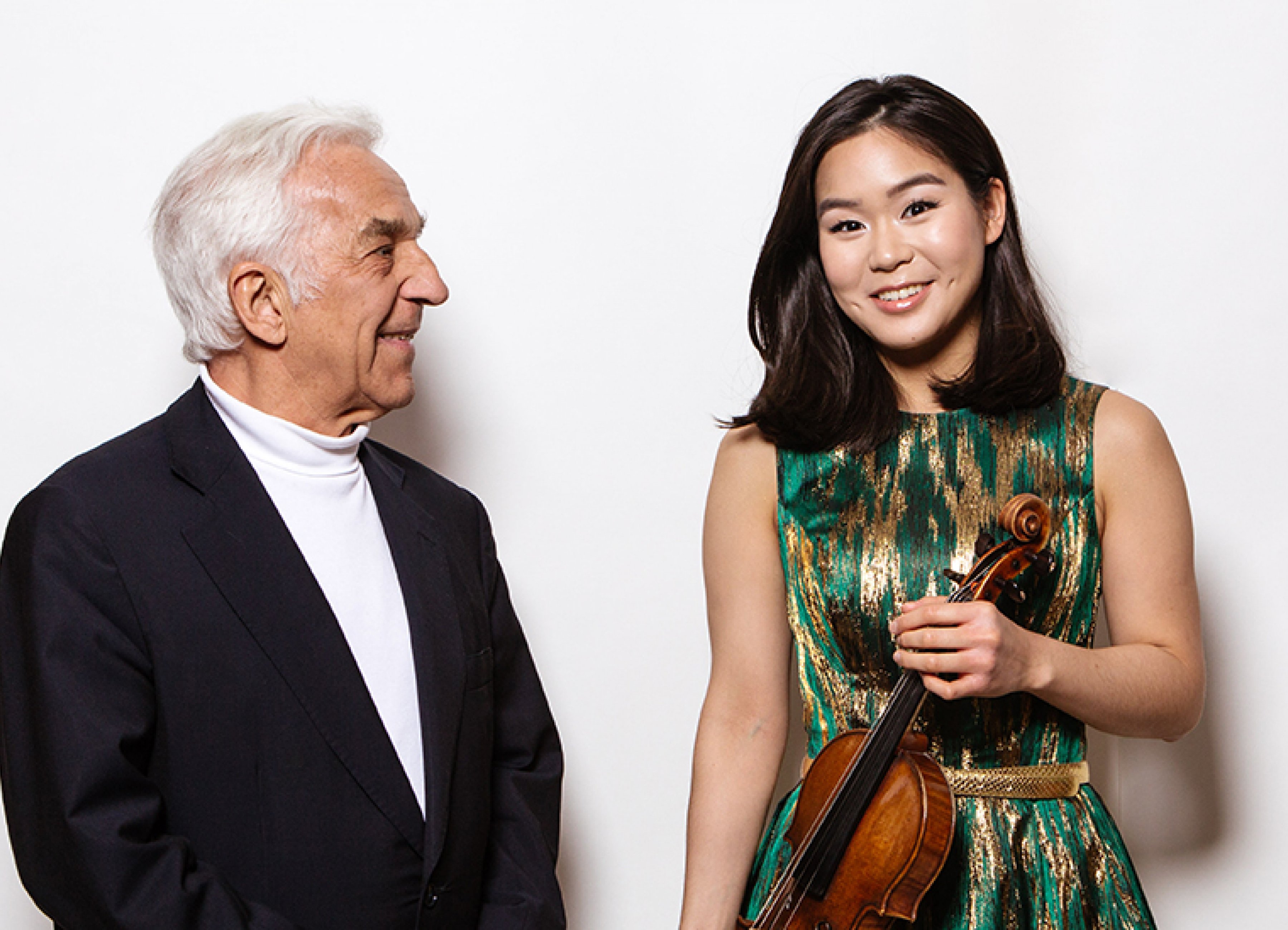 Esther Yoo performs Sibelius with the Philharmonia and Vladimir ...