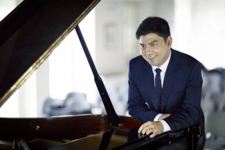 Behzod Abduraimov at the piano.