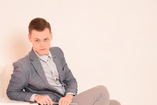 James Hendry © Broadway Studios London