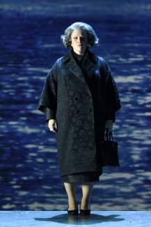 Mezzo-Soprano Jennifer Johnston as Jennifer Johnston as Mrs Sedley, Credit: W. Hoesl
