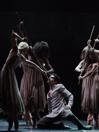Cesar Corrales and Stina Quagebeur in Akram Khan's Giselle (c) Laurent Liotardo