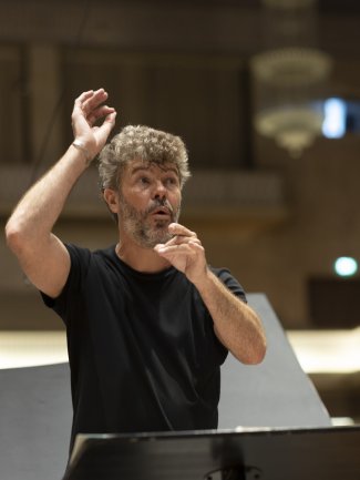 Pablo Heras-Casado conducting by BR / Astrid Ackermann