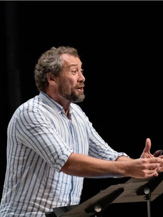 Ain Anger rehearsing - credit Metropolitan Opera
