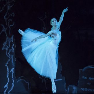 Ksenia Ovsyanick as Giselle